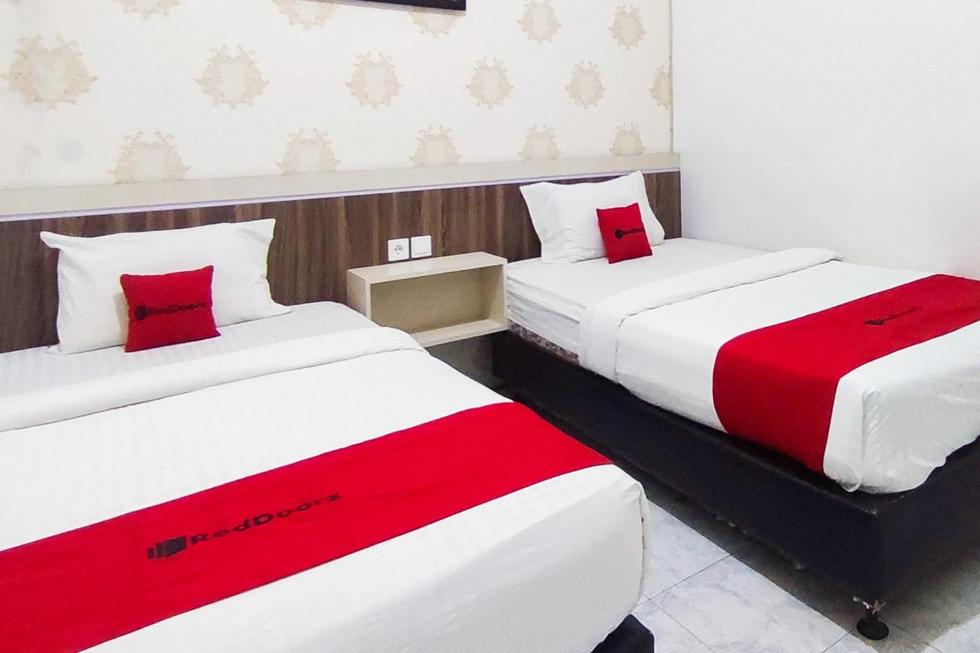Reddoorz Syariah At Penginapan Eby Padang Zewnętrze zdjęcie