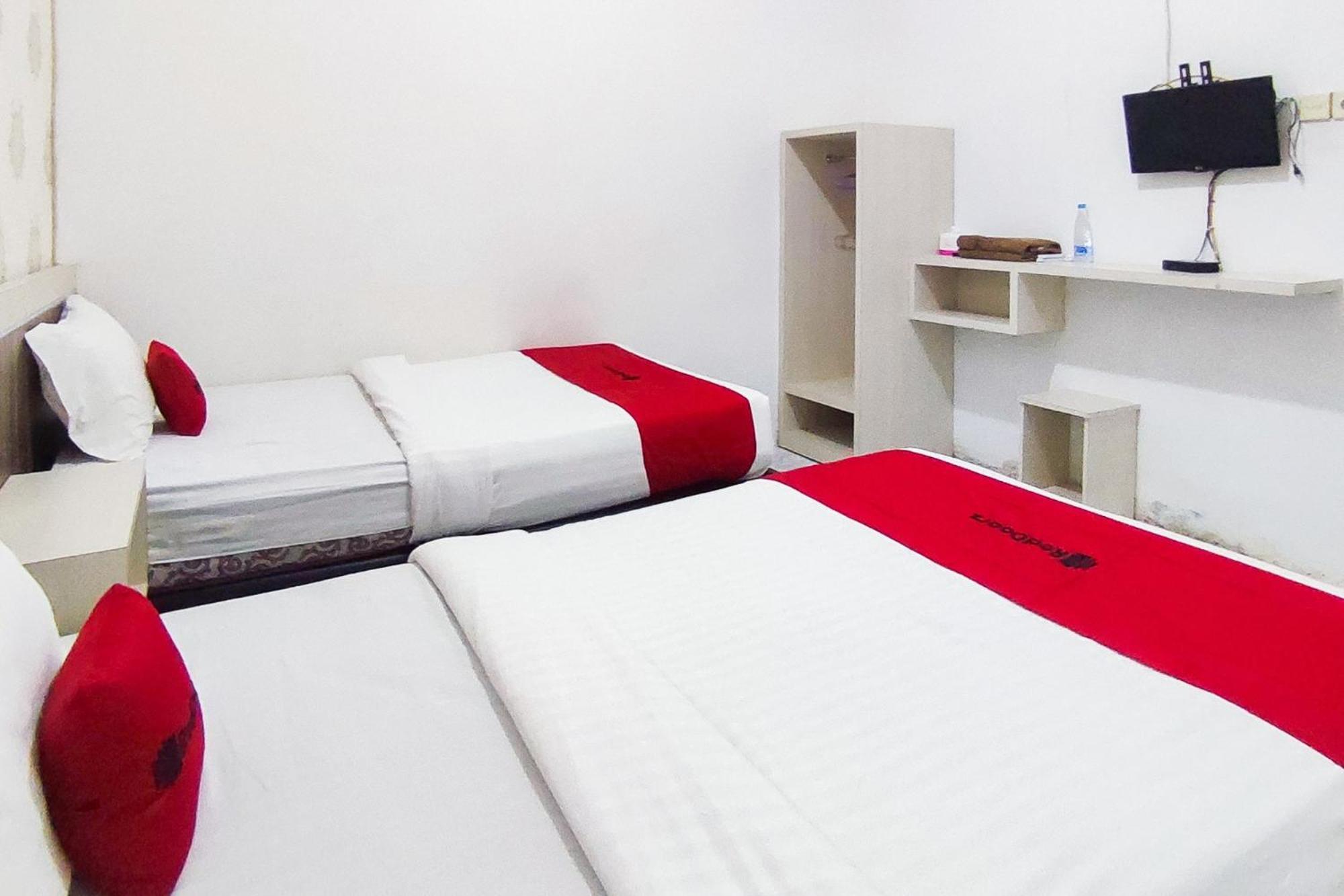 Reddoorz Syariah At Penginapan Eby Padang Zewnętrze zdjęcie