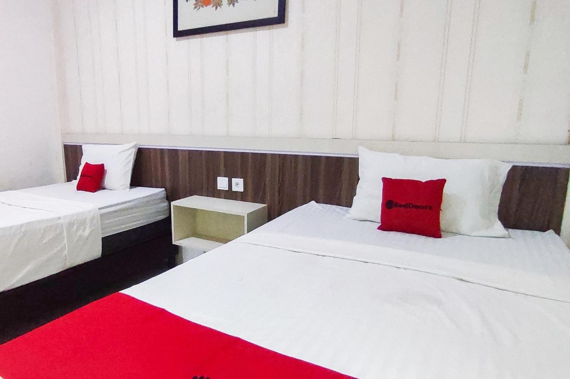 Reddoorz Syariah At Penginapan Eby Padang Zewnętrze zdjęcie