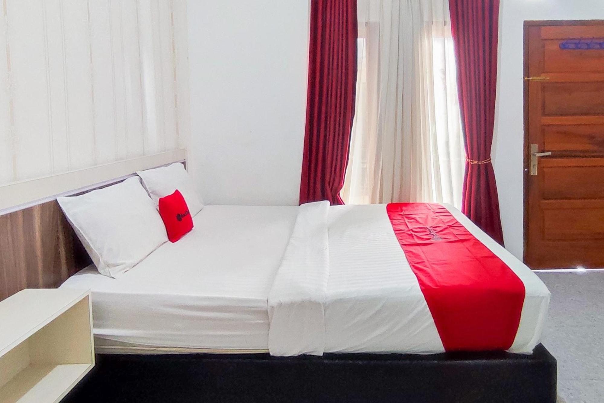 Reddoorz Syariah At Penginapan Eby Padang Zewnętrze zdjęcie
