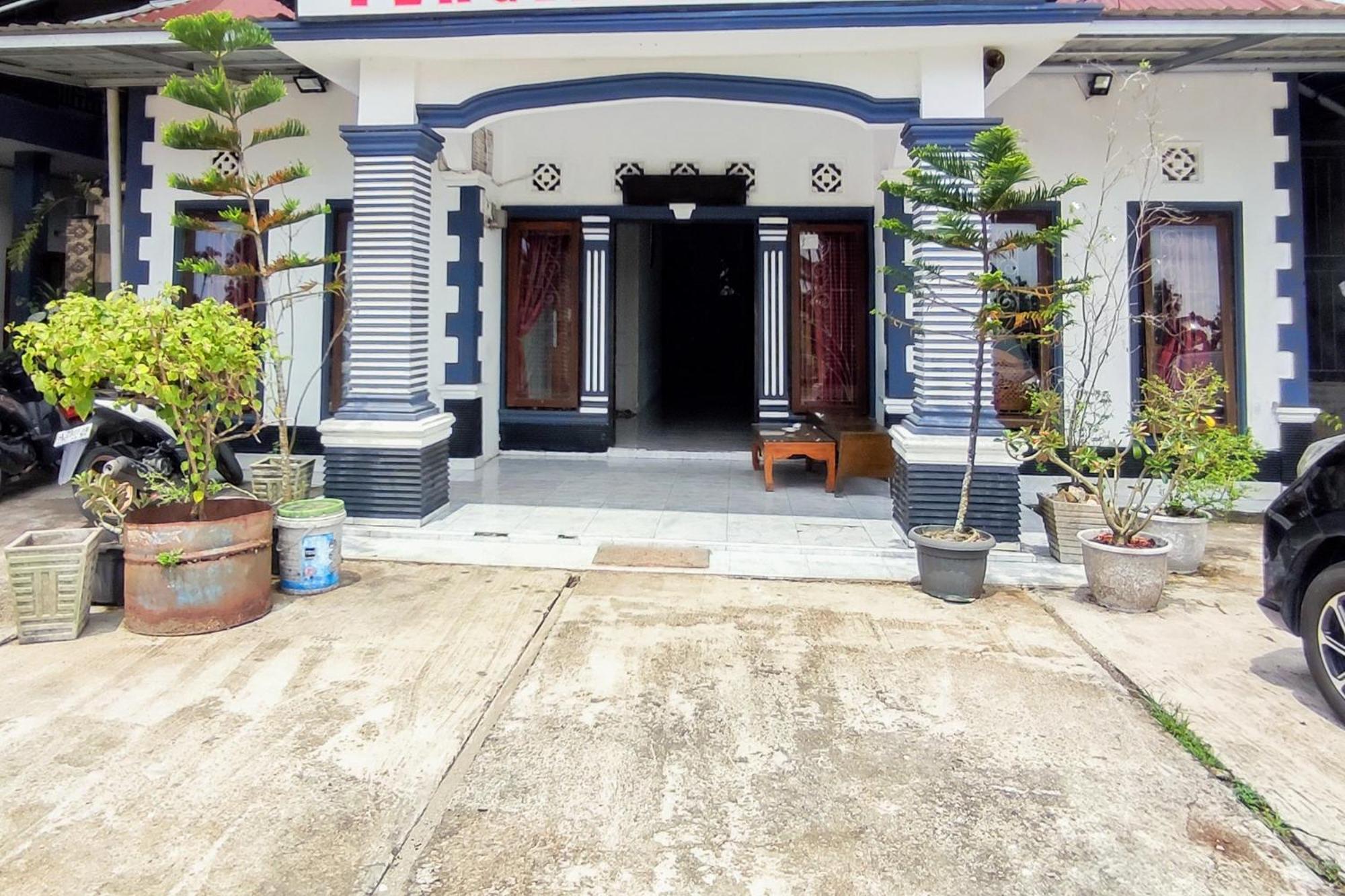 Reddoorz Syariah At Penginapan Eby Padang Zewnętrze zdjęcie