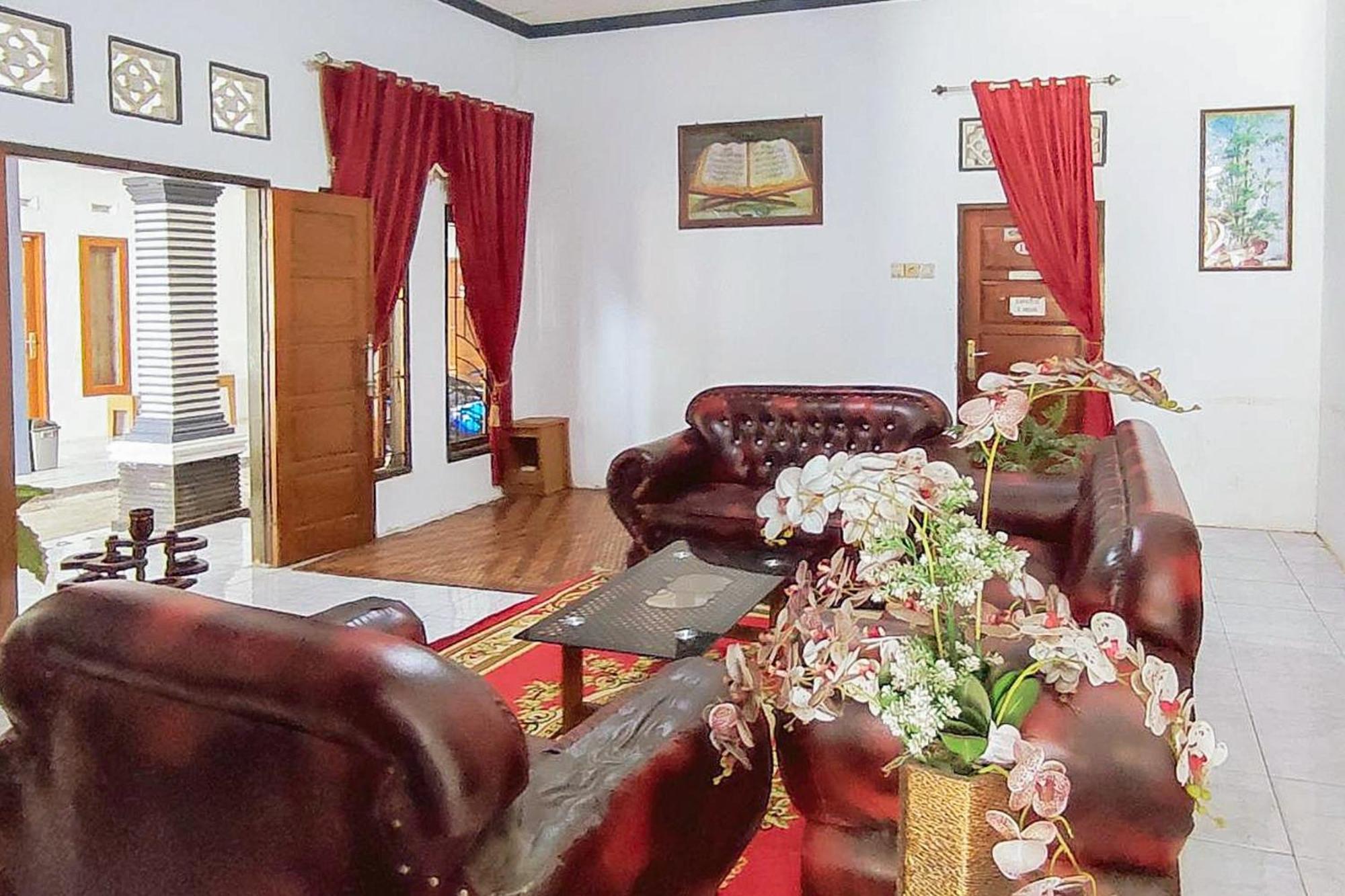 Reddoorz Syariah At Penginapan Eby Padang Zewnętrze zdjęcie