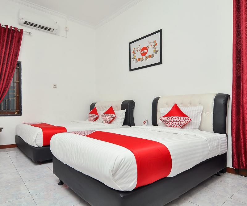 Reddoorz Syariah At Penginapan Eby Padang Zewnętrze zdjęcie
